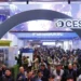 CES 2026 보고서: 피지컬 AI가 설계한 새로운 질서와 희망 CES 2026 행사장에 가득 찬 인파